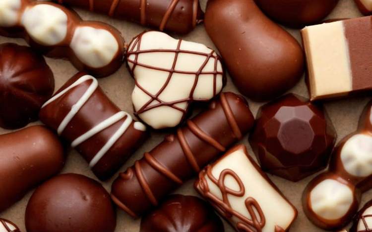 Rüyada Çikolata Görmek, Yemek Ne Anlama Gelir ? Ne Demek