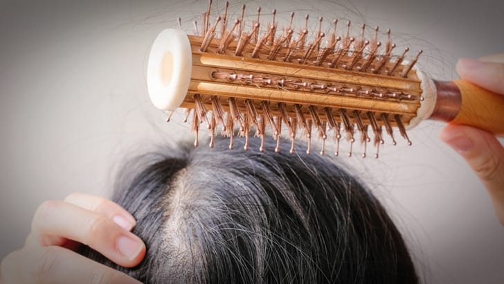 Menopozda Saç Dökülmesi Neden Olur Nasıl Önlenir